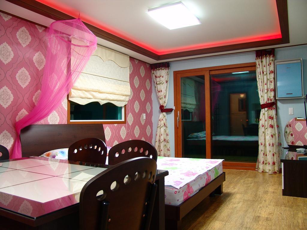 Yongdu Beach Pension Boryeong Esterno foto