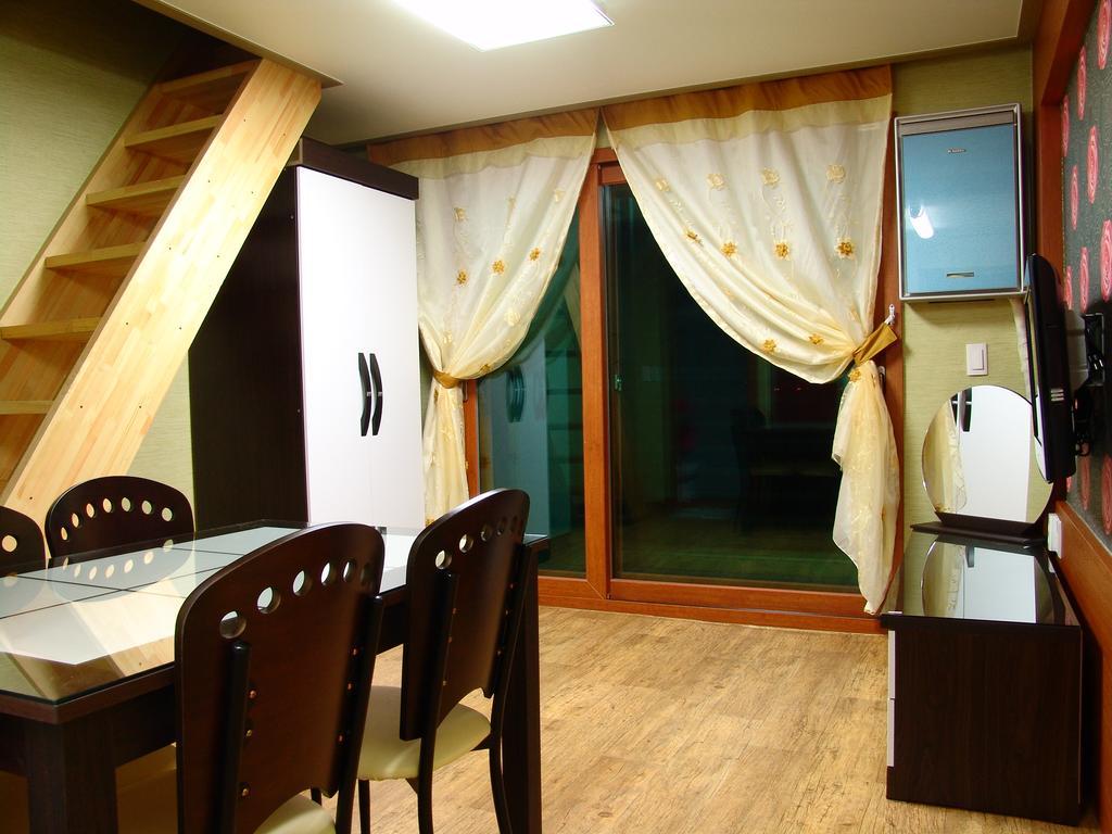 Yongdu Beach Pension Boryeong Esterno foto